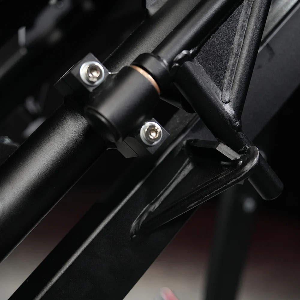 Hammer Strength Plate-Loaded Hack Squat - Image 13