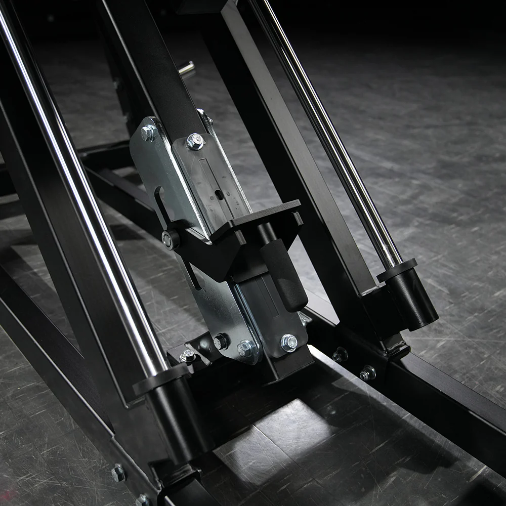 Hammer Strength Plate-Loaded Hack Squat - Image 15