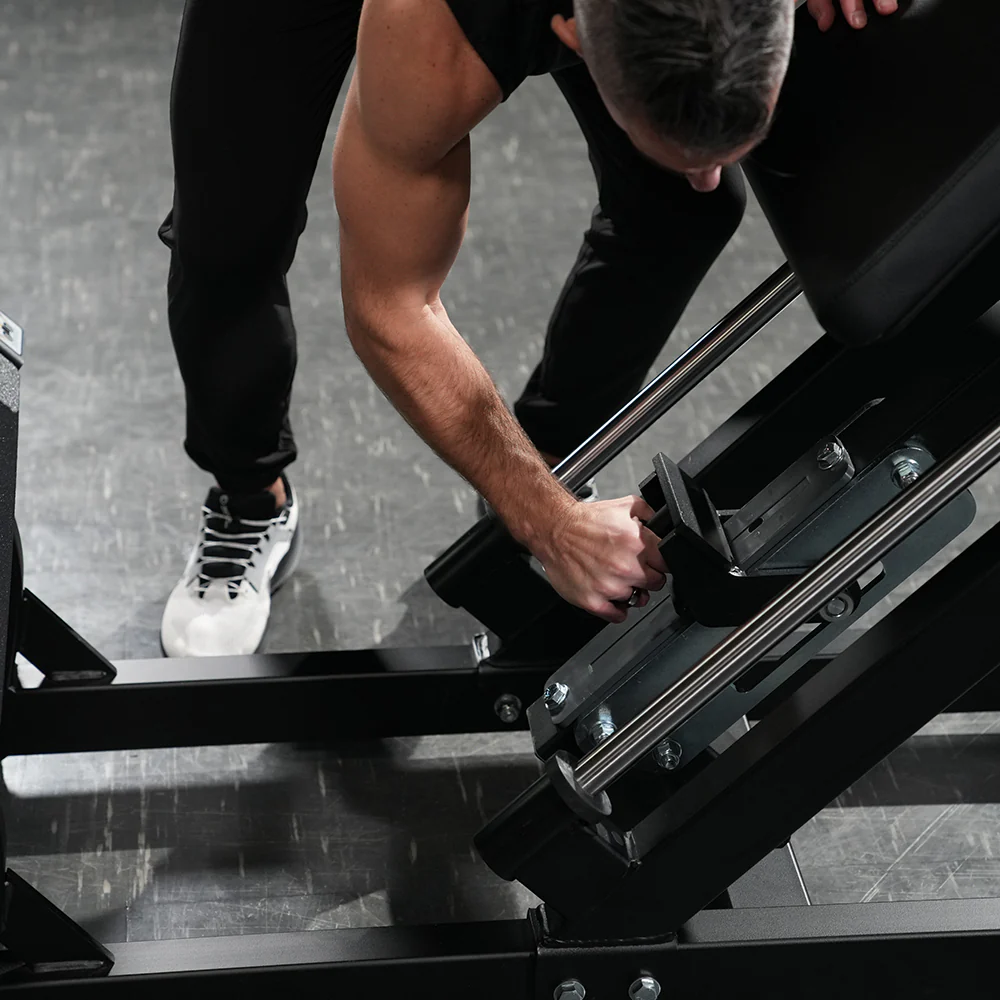 Hammer Strength Plate-Loaded Hack Squat - Image 6