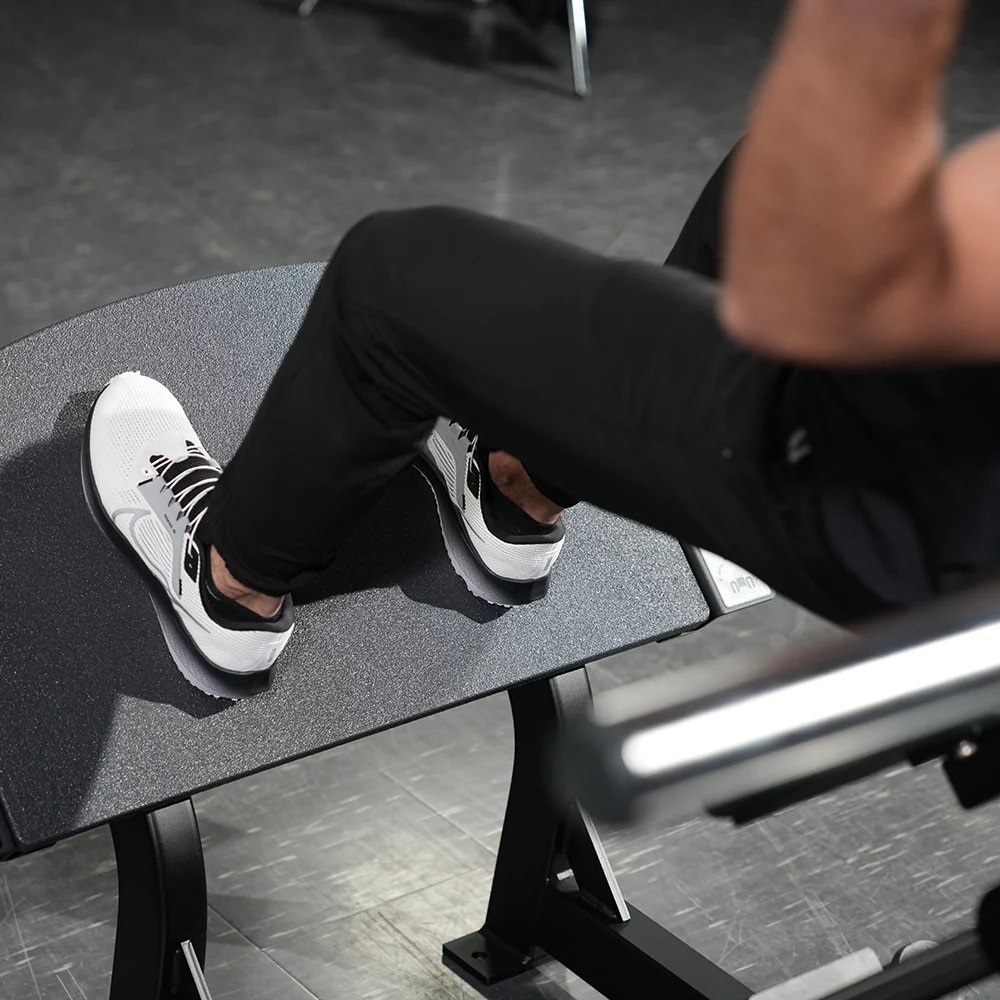 Hammer Strength Plate-Loaded Hack Squat - Image 7