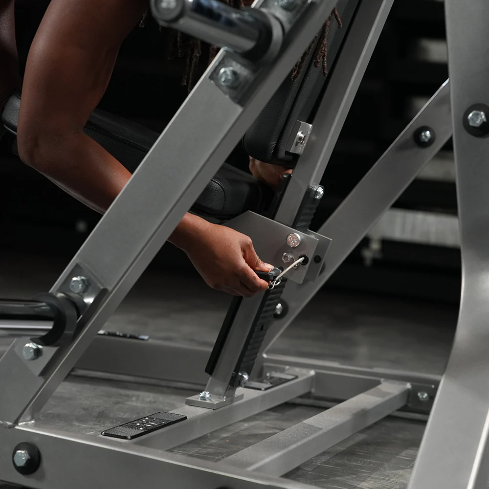 Hammer Strength Plate-Loaded Iso-Lateral Bench Press - Image 16