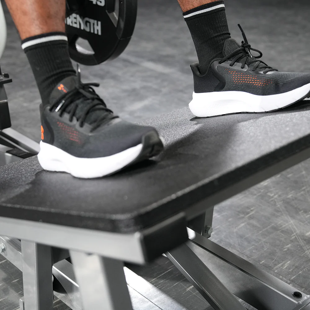 Hammer Strength Plate-Loaded V-Squat - Image 9